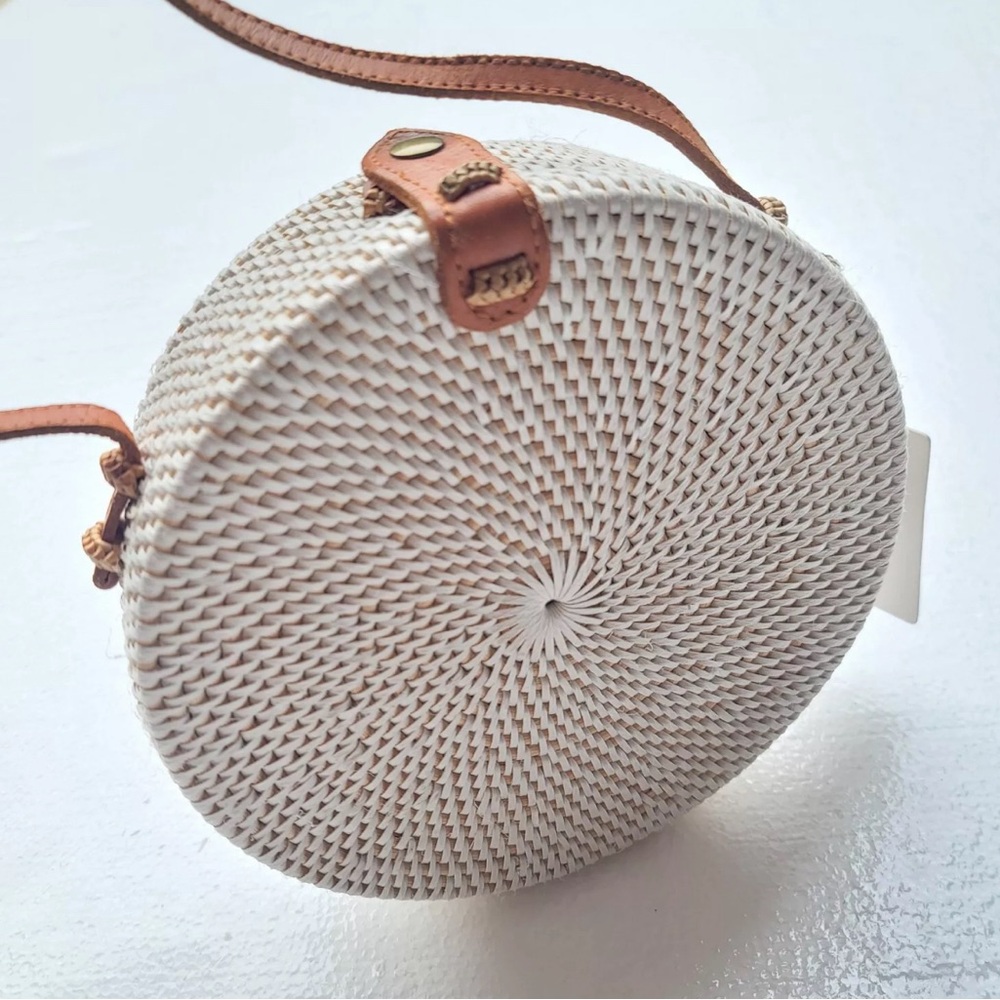 Nantucket Style Large Crossbody Woven Rattan Bag - Picture 16 of 16